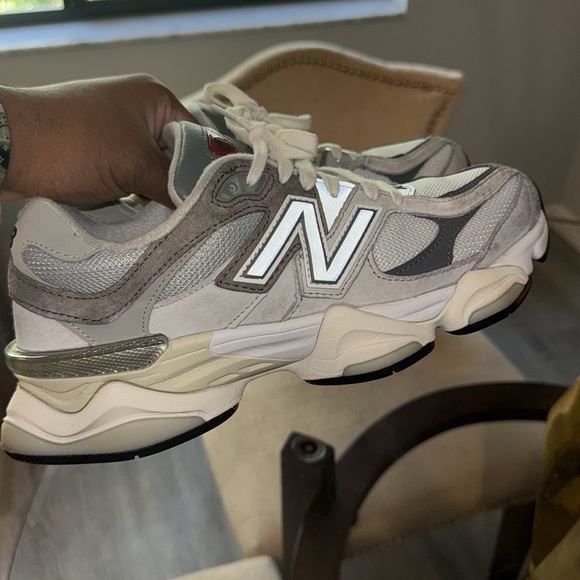 New Balance 9060 - Picture 4 of 6